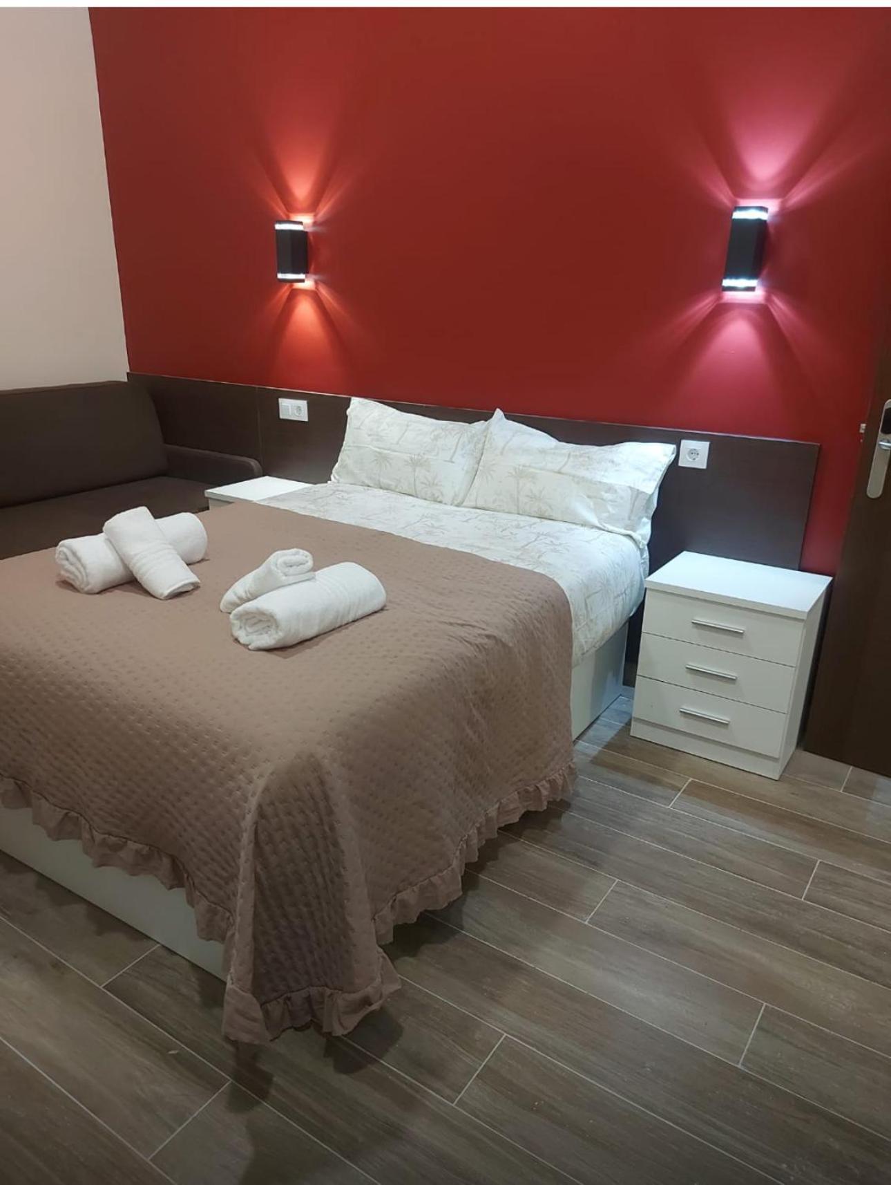Hostal “ Infantas” Madrid Dış mekan fotoğraf