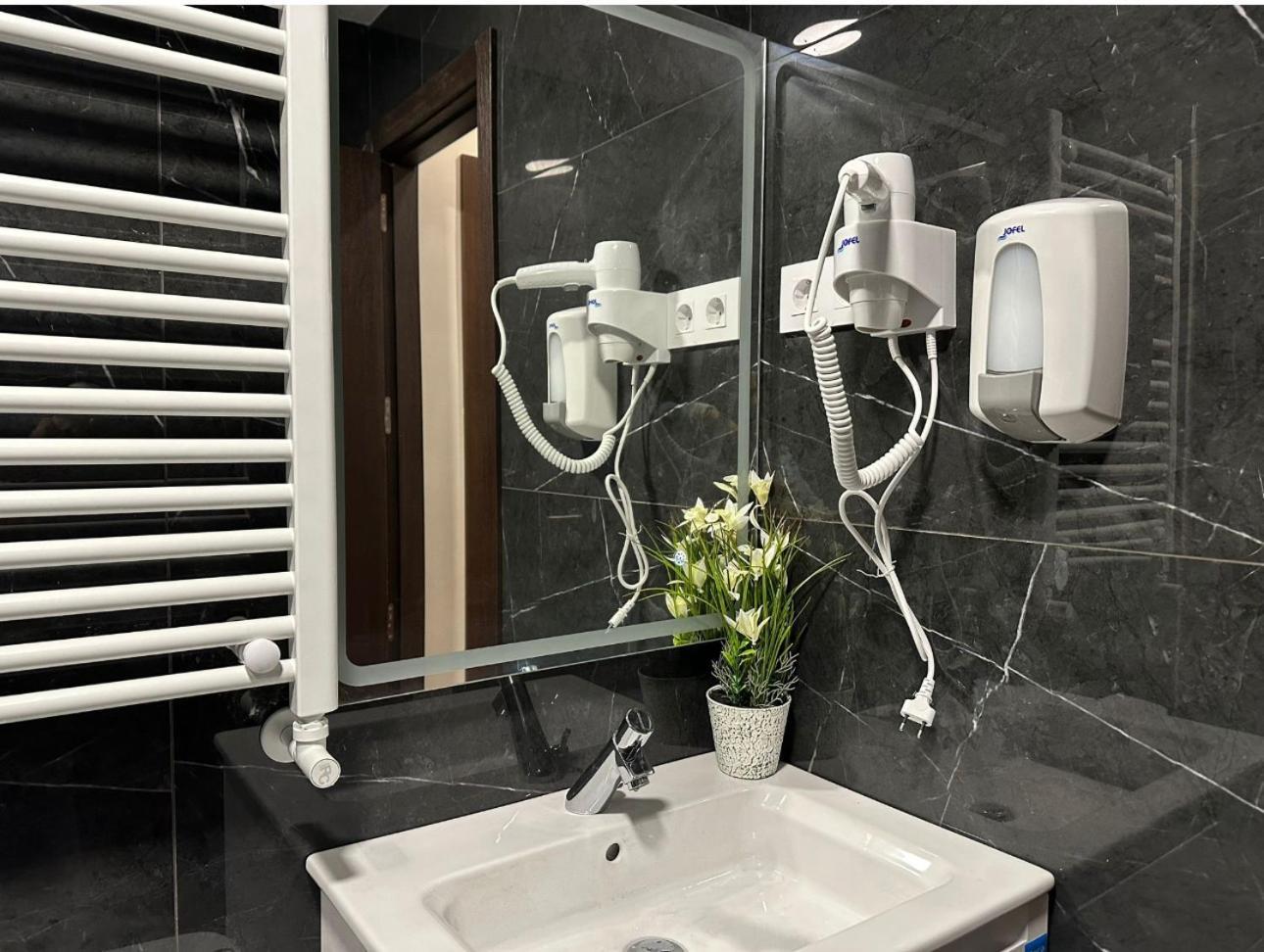 Hostal “ Infantas” Madrid Dış mekan fotoğraf