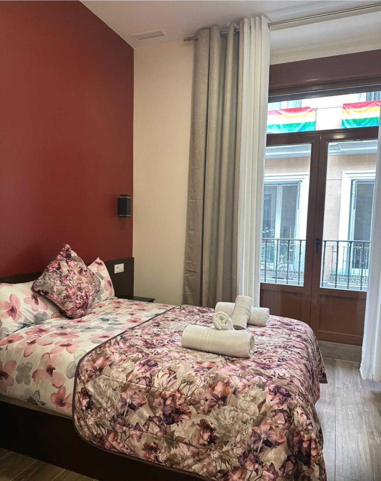 Hostal “ Infantas” Madrid Dış mekan fotoğraf