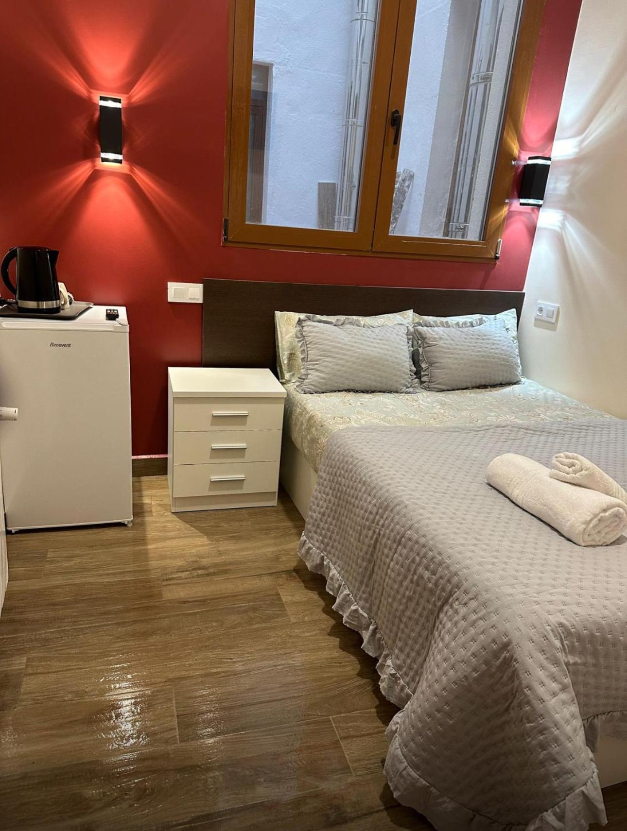 Hostal “ Infantas” Madrid Dış mekan fotoğraf